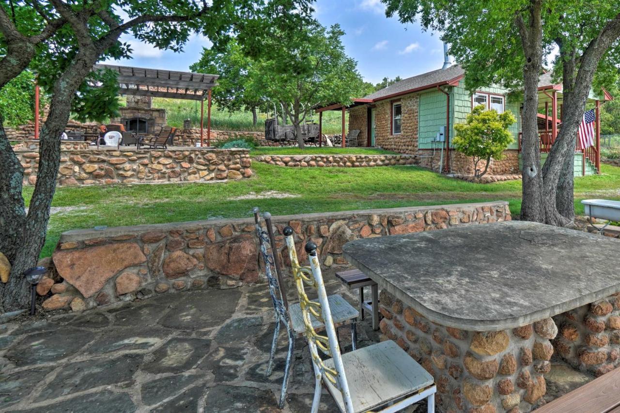 Enchanting Hilltop Cottage In Medicine Park! Экстерьер фото