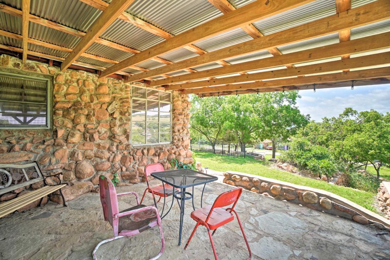 Enchanting Hilltop Cottage In Medicine Park! Экстерьер фото